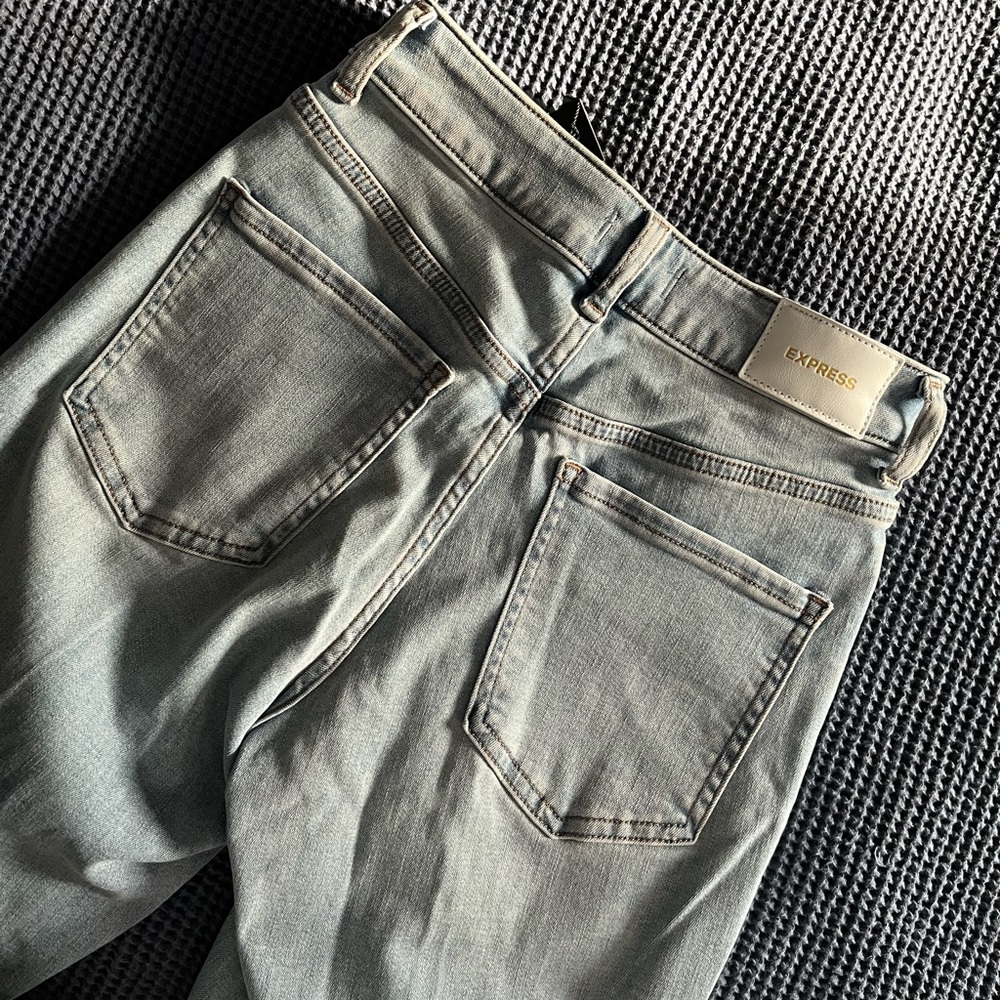 Express Curvy Flare High Rise Jeans - Picture 8 of 9